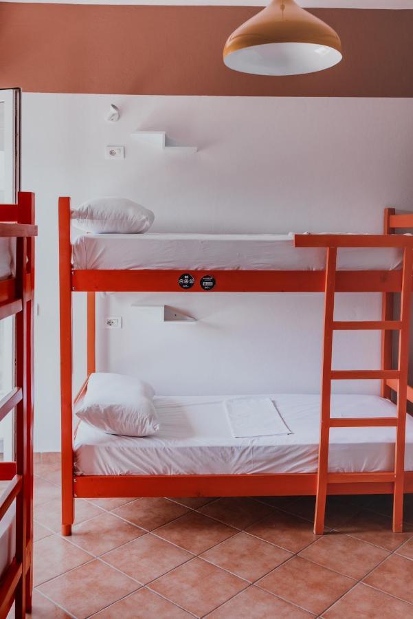 Bed Station Hostel & Bar Shkodër Buitenkant foto
